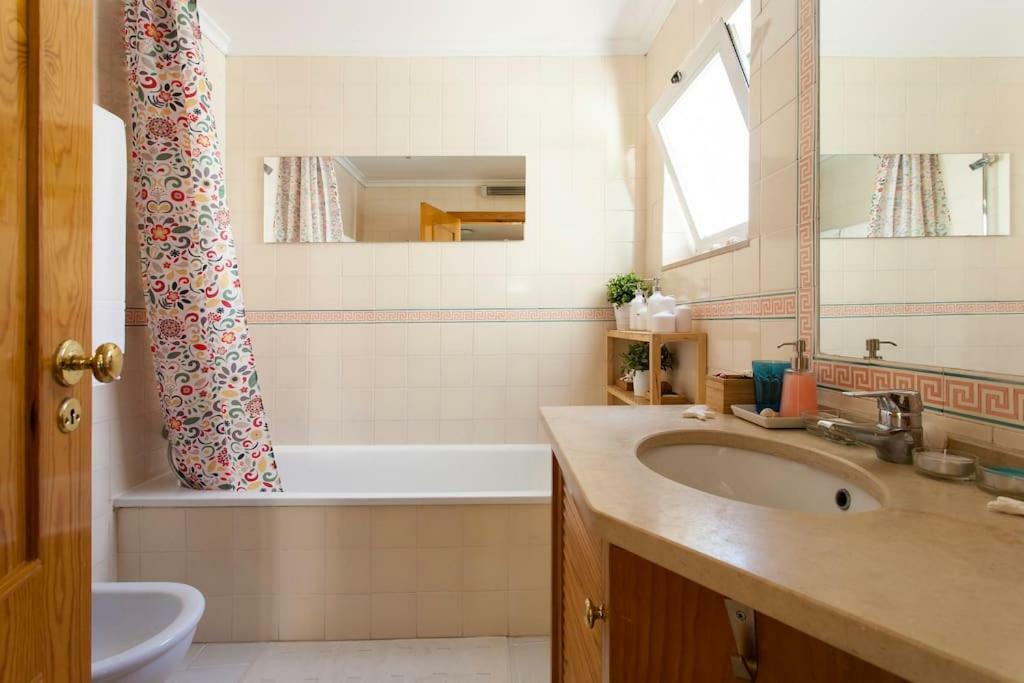 Appartamento Charm&great location! Duplex. Auto check-in Lisbona Esterno foto
